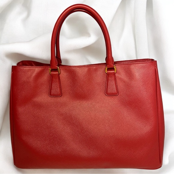 Prada Saffiano Lux Large Tote in Fuoco (Red) / Circa 2012 - Picture 6 of 11